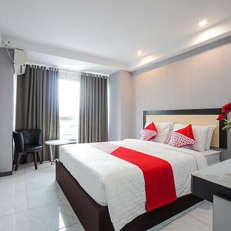 Oyo 1318 Hotel Prince Boulevard Manado Extérieur photo