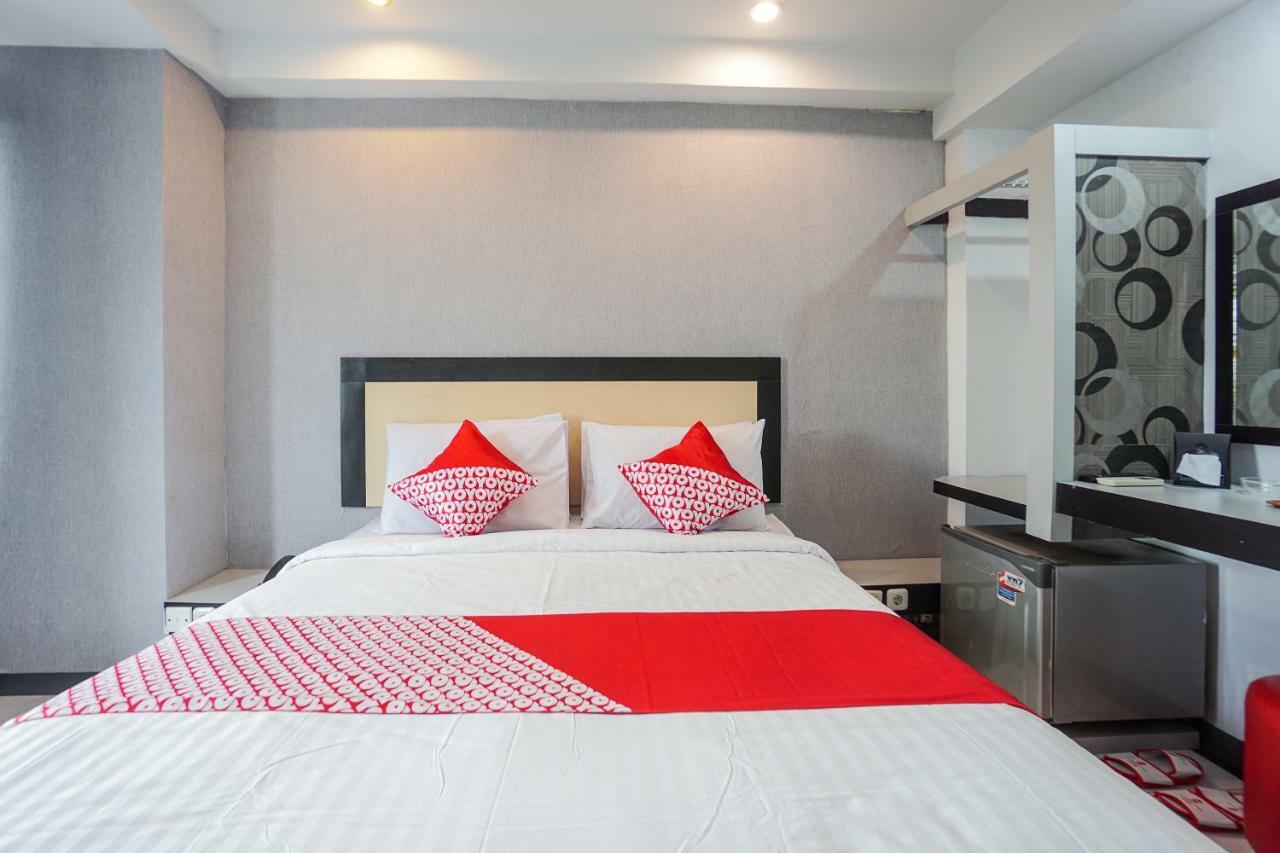 Oyo 1318 Hotel Prince Boulevard Manado Extérieur photo